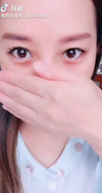 不准笑我