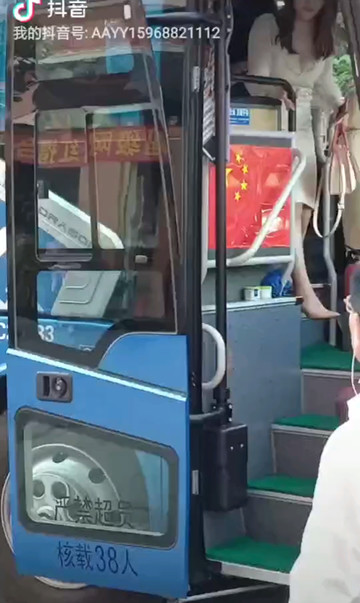 关注主播带你去看看网红大赛