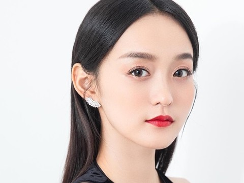 哗哗💕海报