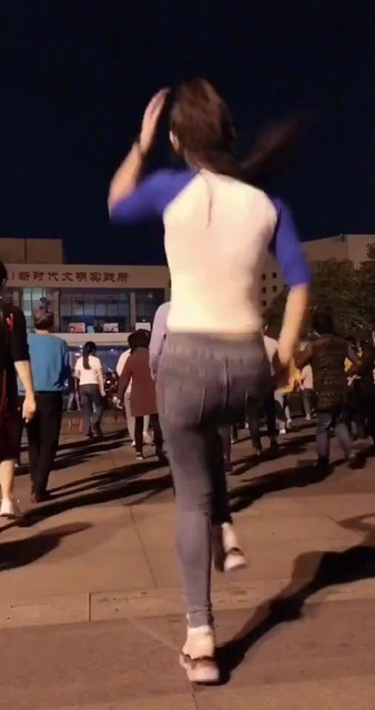 你这么可爱，一定偷走了很多人的