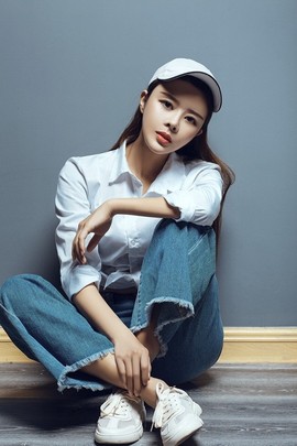 以养千年诗歉妳主播照片
