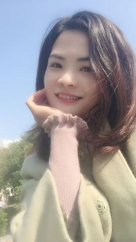 YG小龙女主播照片