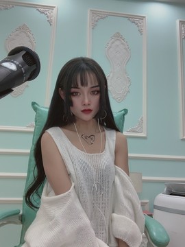 是溜溜吖主播照片