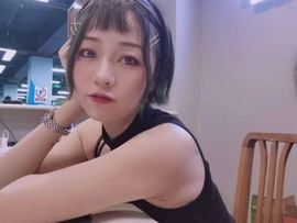 青青的小肚兜主播照片