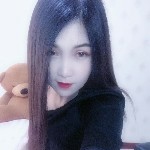 挽着手一起走