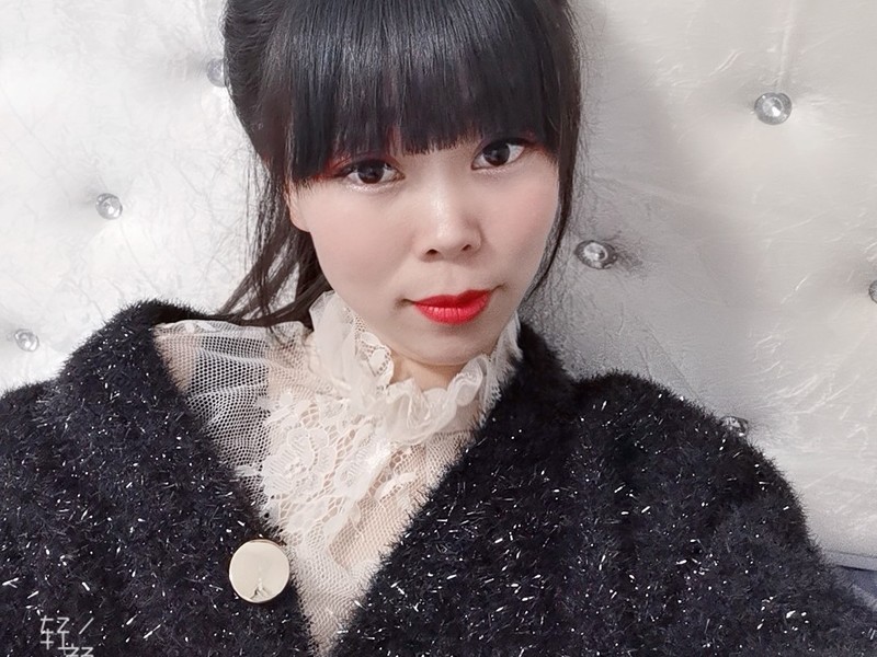 易拉罐①的主播海报
