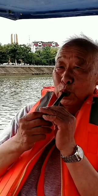 我在黄渤河上吹笛