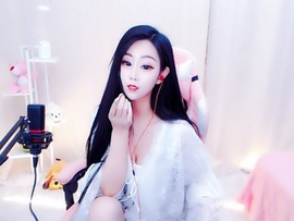 无聊看着主播照片