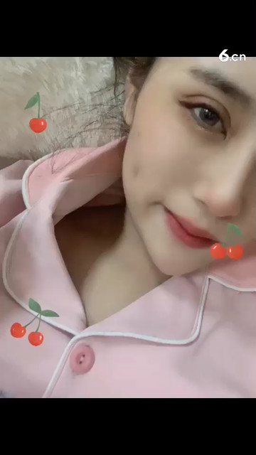 听说咬嘴唇的女生最可爱