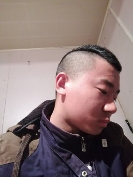阿龙alo主播照片
