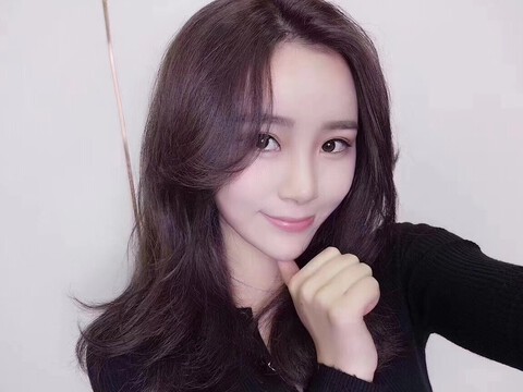 模特cici小盆友海报
