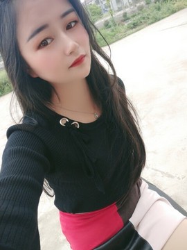 花菇朵主播照片