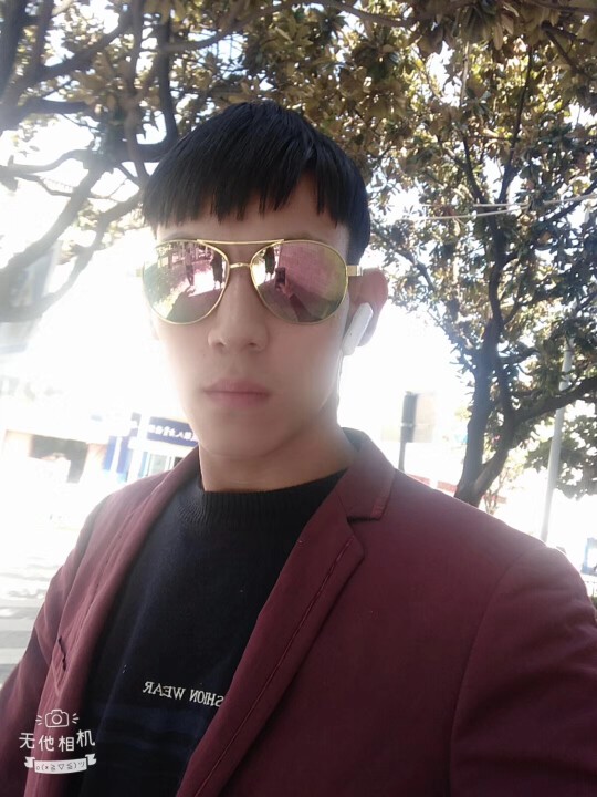 罗利春的主播照片