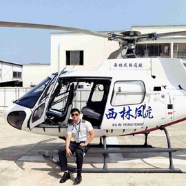 高尔夫球教练主播照片
