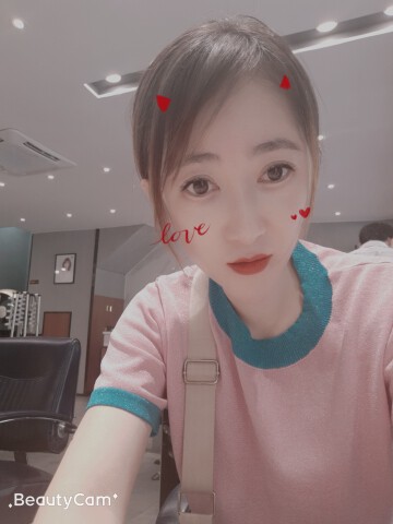 晶晶等哥哥來寵的主播照片