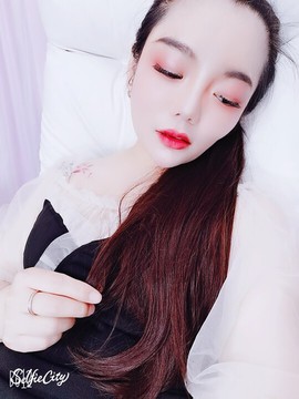 新人纳兰露熙主播照片
