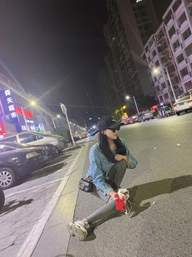 三三暂退主播照片