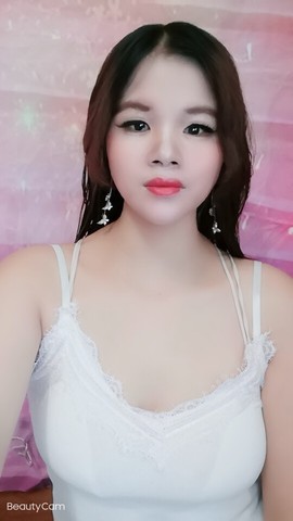 依然八秒呀主播照片