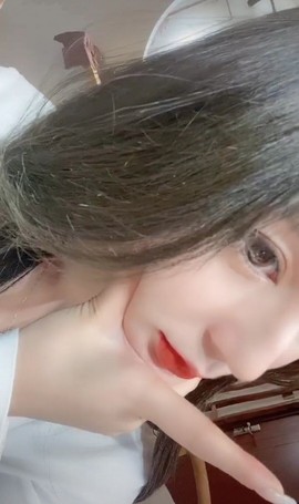 陆七萬主播照片