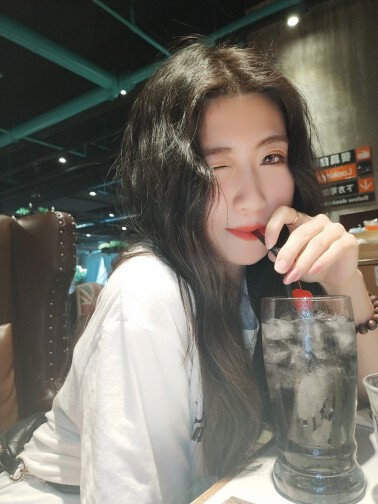妮奇今日休息的主播照片