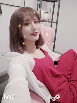 依依🌷星🌷城事主播照片