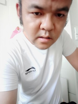 再也不混的主播照片