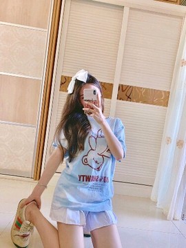 手又痒了？主播照片