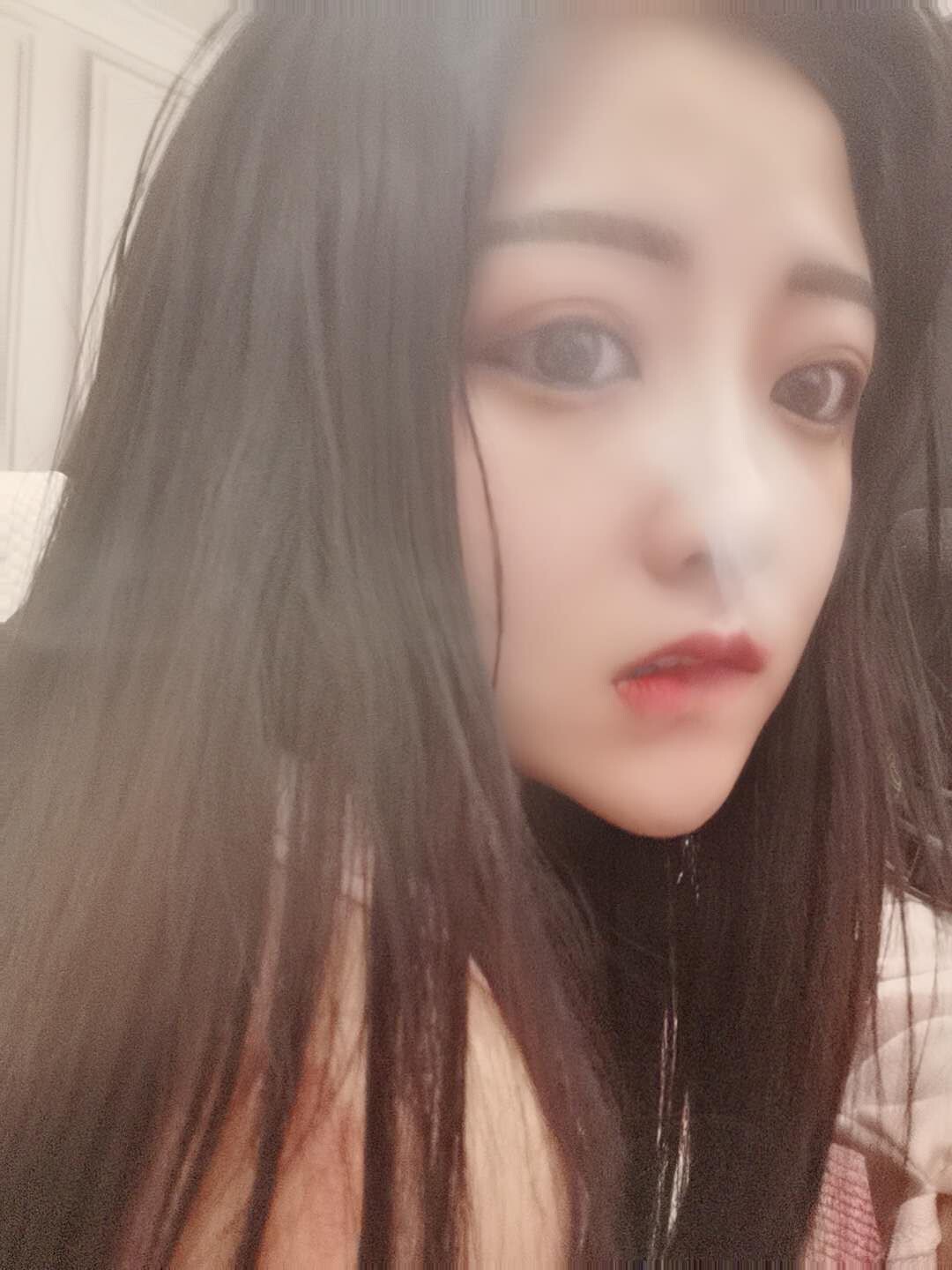 曈妹儿💜51818的图片