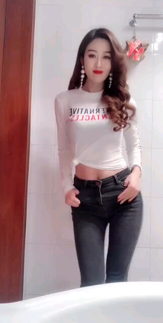 愿我阳光下像个孩子，风雨里像个