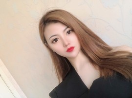 三三暂退主播照片