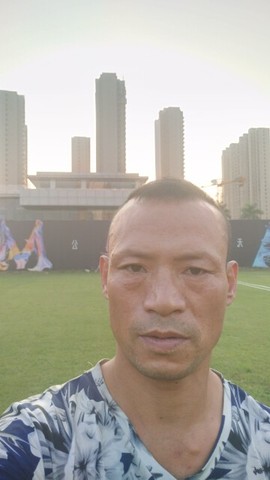 龚坦克主播照片