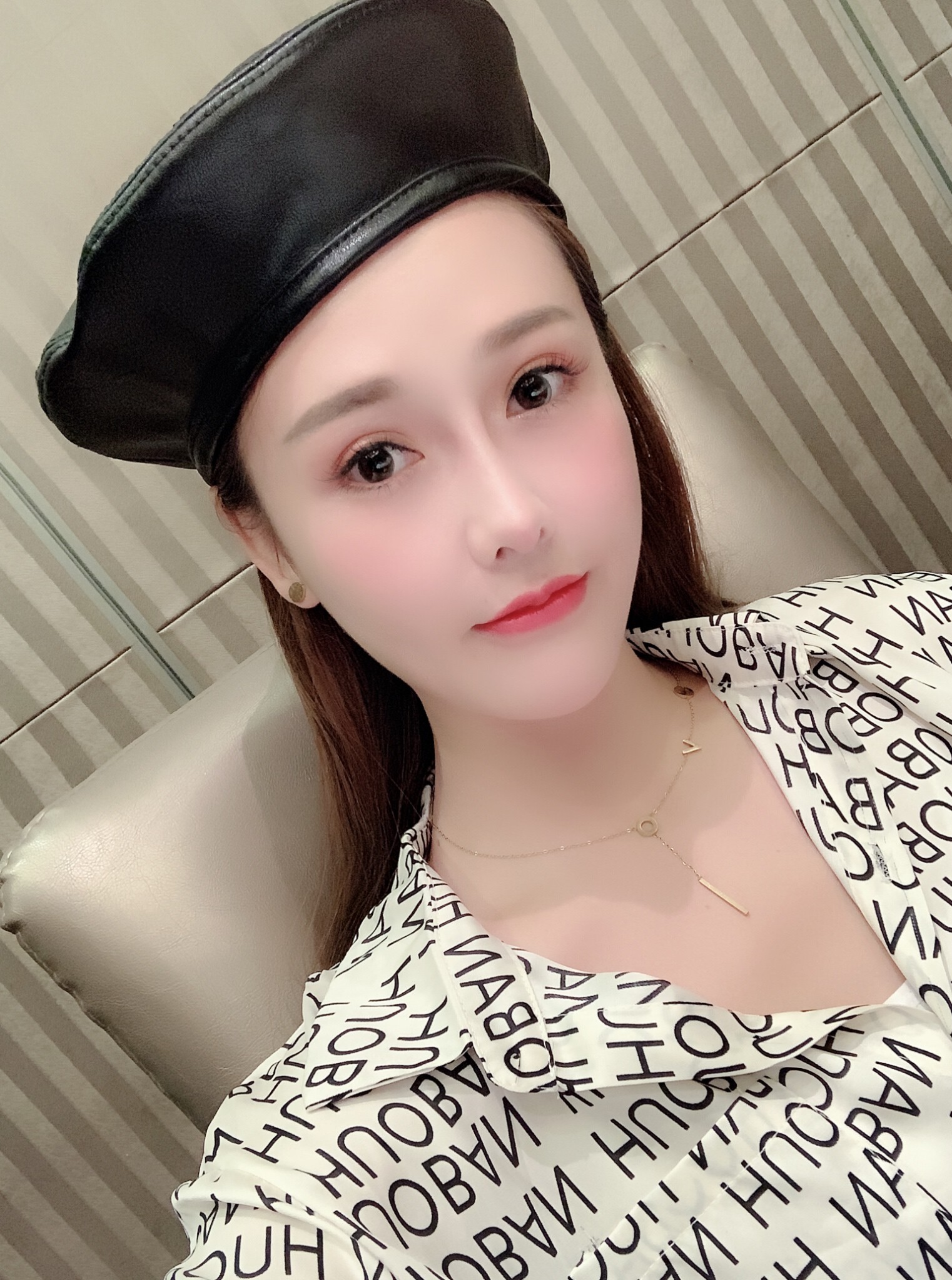 ??一雯白的主播照片