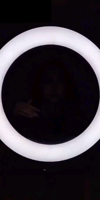 我们都像小孩，胡闹是因为依赖