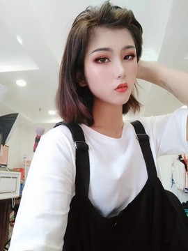 卑微笑笑求升钻主播照片