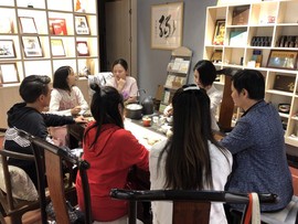 茶茶腰疼休息一晚的图片