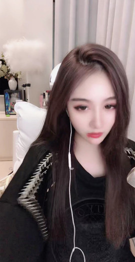 陆七萬主播照片