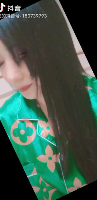 黑压压的夜色独饮几杯