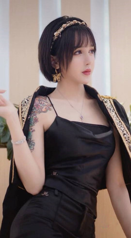 陆七萬主播照片