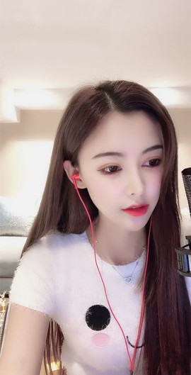 陆七萬主播照片