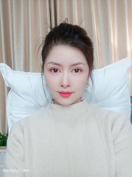 伊娜休主播照片
