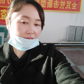 简单的小丹主播照片