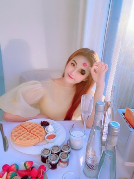 跑调嘉💟休主播照片