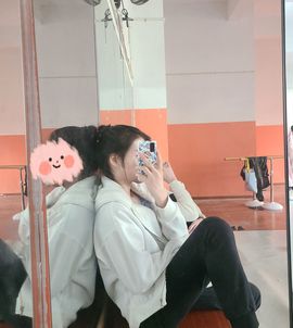 嘿暂离主播照片