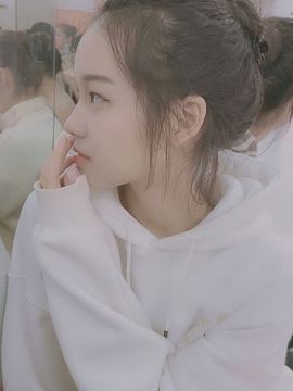 嘿暂离主播照片
