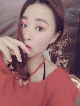 璐璐已换号播哈主播照片