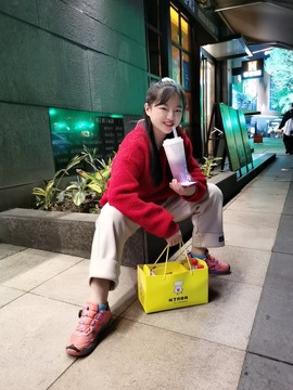 小海屯🐬李主播照片