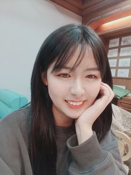 歆甜~主播照片