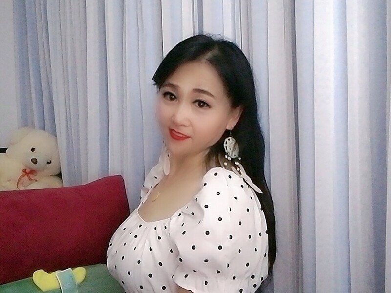 露西求守护的主播海报