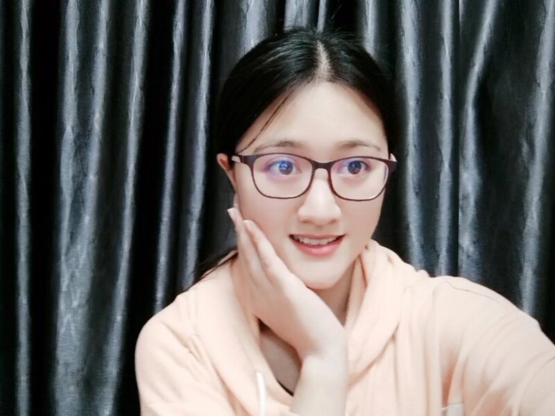 熠熠美人☪的主播海报