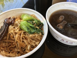 小海屯🐬李主播照片
